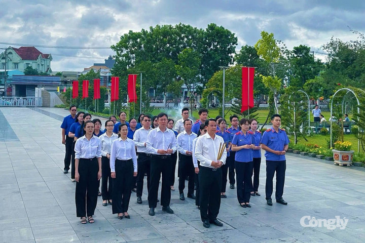 TAND khu vực 9 - TP.HCM dâng hương tri ân các Anh hùng liệt sĩ