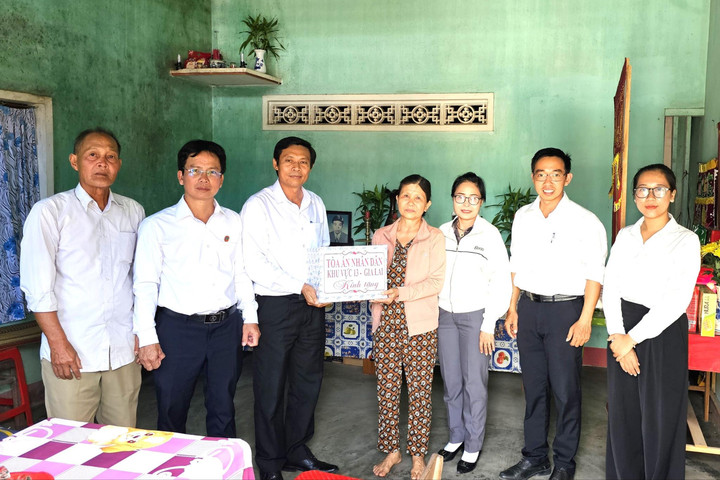 TAND khu vực 13 - Gia Lai thăm, tặng quà gia đình thương binh, liệt sĩ