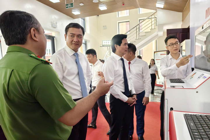 Lạng Sơn khai trương mô hình “Trạm dịch vụ công số”