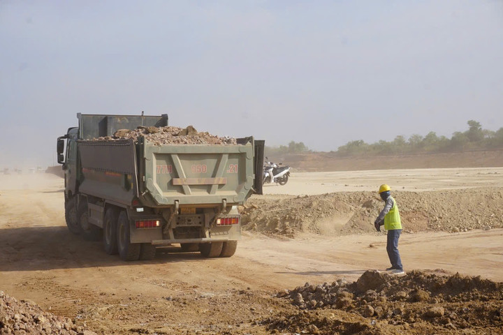 Gia Lai chỉ đạo xử lý xe chở đất gây ảnh hưởng đến người dân