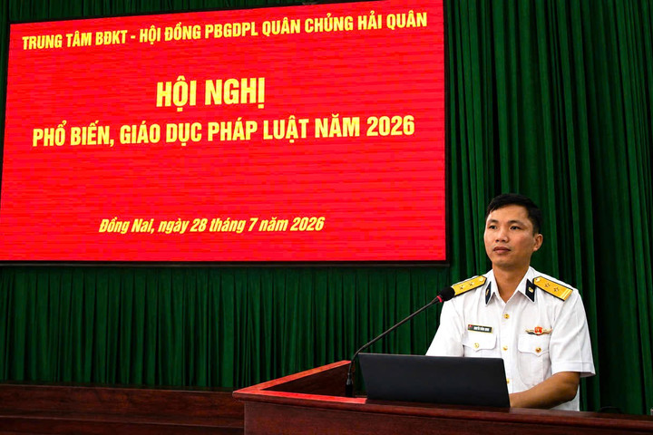 Trung tâm Bảo đảm kỹ thuật Vùng 2 Hải quân nâng cao nhận thức pháp luật cho cán bộ, chiến sĩ