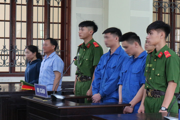 Đầu tư chứng khoán thua lỗ, làm giả giấy tờ ô tô để lừa đảo tiền tỷ
