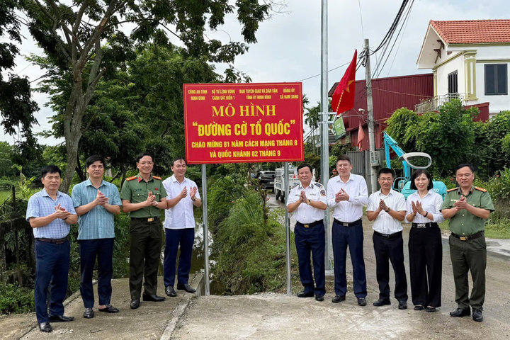 Cảnh sát biển đồng hành với ngư dân tại Ninh Bình