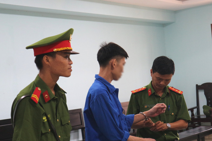 Giám đốc doanh nghiệp làm giả hồ sơ dự án