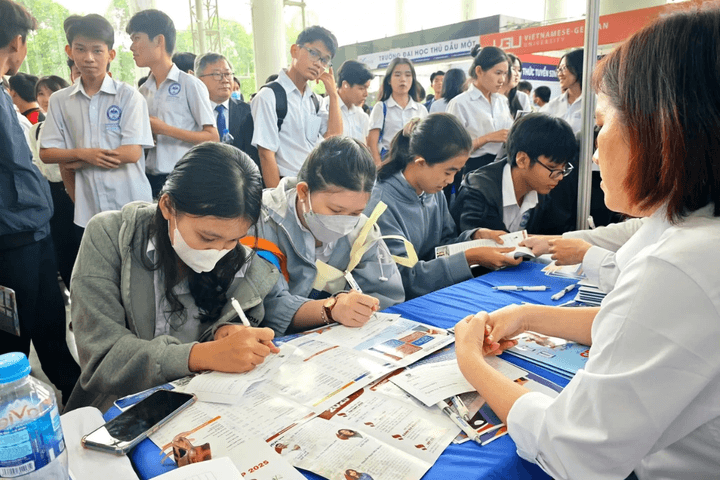Bãi bỏ hai thủ tục hành chính trong giáo dục đại học