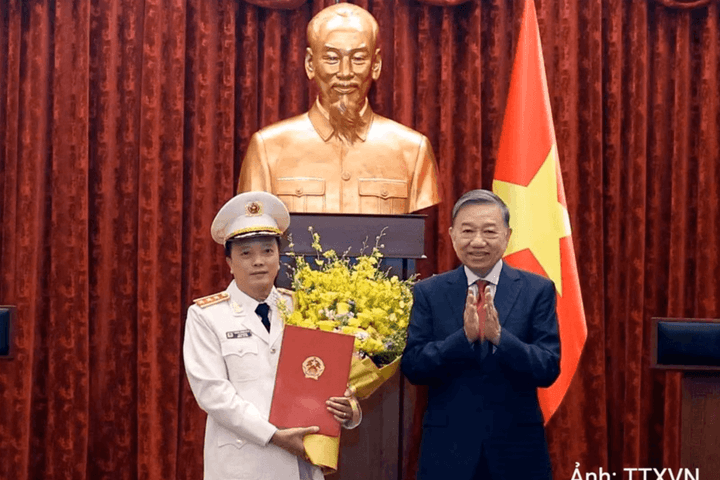 Trao quyết định thăng quân hàm Thượng tướng cho sĩ quan Công an nhân dân