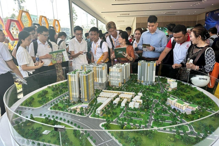 Doanh nghiệp địa ốc đồng loạt "tung hàng" ra thị trường