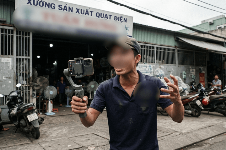 Công an điều tra vụ “Khánh Sky” đến nhà “Vua Quạt” livestream chửi bới