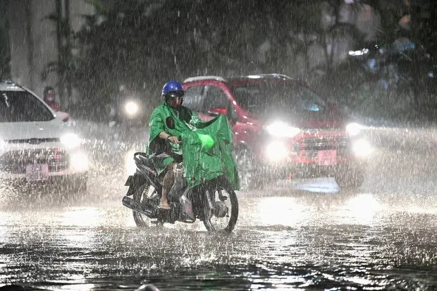 Thời tiết ngày 2/8: Mưa dông tiếp diễn, nhiều khu vực đối mặt nguy cơ ngập úng và lốc sét