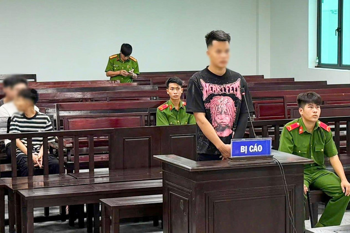 Dao bếp hóa vũ khí quân dụng vì một nhát chém