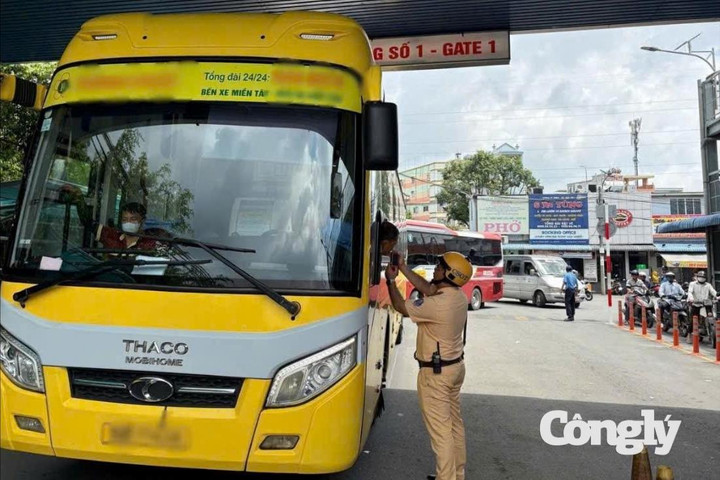 Lan tỏa văn hóa giao thông từ doanh nghiệp đến bến xe