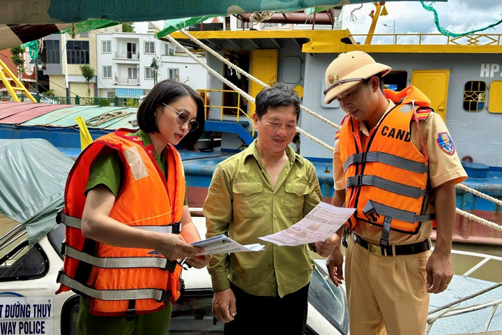 Đưa pháp luật đến gần hơn với cư dân vùng mặt nước