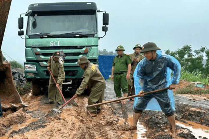 Giữ an toàn trên những cung đường mùa mưa