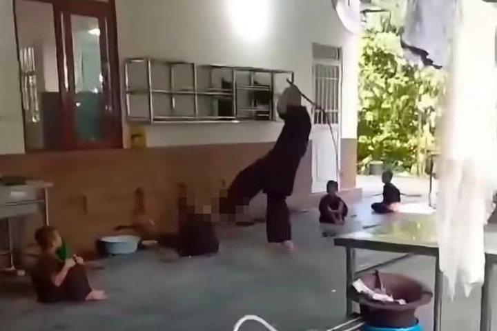 Phú Thọ: Khẩn trương xác minh clip người đàn ông đánh trẻ tại chùa Bầu