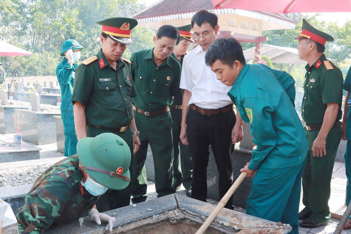 Huế hoàn thành sớm lấy mẫu hài cốt liệt sĩ tại 42 nghĩa trang