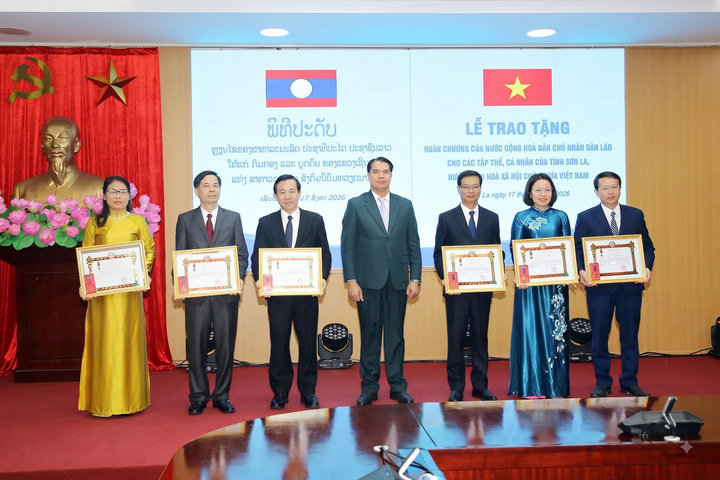 Sơn La đón nhận Huân chương cao quý của Nhà nước Lào