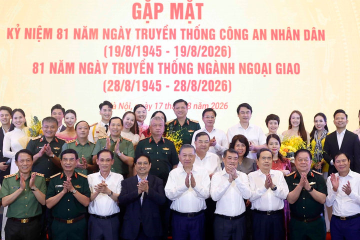Tổng Bí thư, Chủ tịch nước dự buổi gặp mặt kỷ niệm nhân dịp Ngày truyền thống ngành công an và ngành ngoại giao