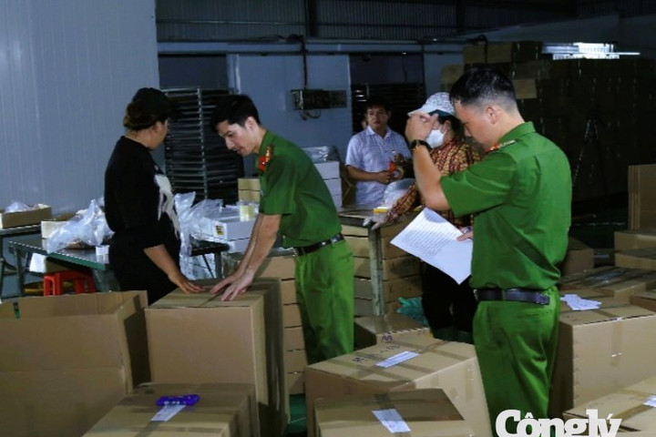 Triệt phá đường dây sản xuất, buôn bán thịt khô bò giả quy mô lớn