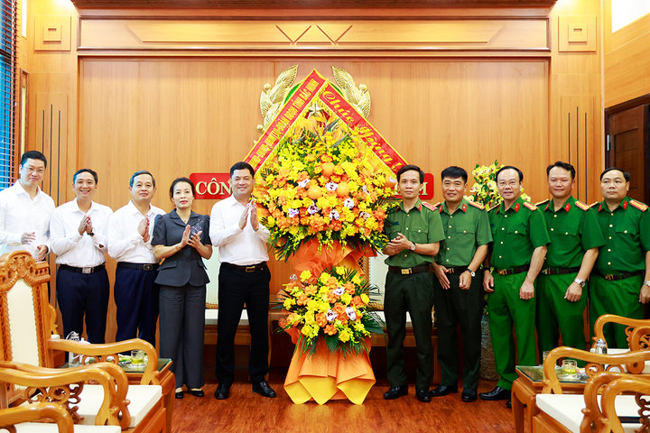 Lãnh đạo tỉnh Bắc Ninh thăm, chúc mừng lực lượng Công an nhân ngày truyền thống