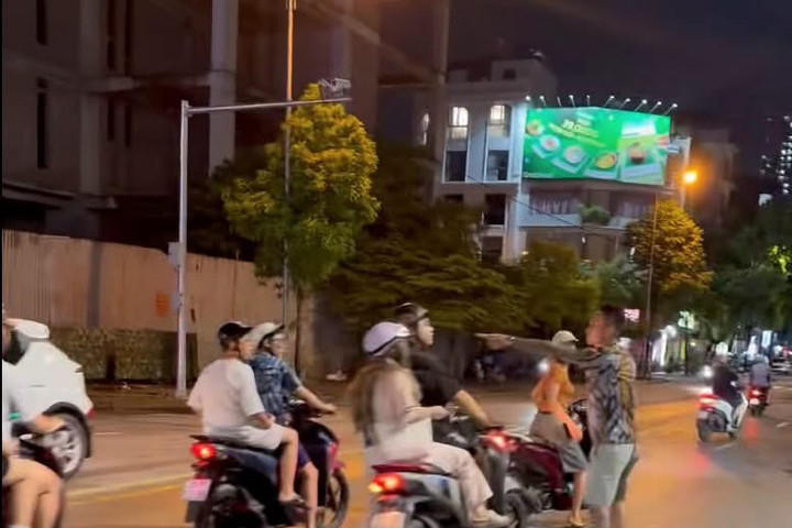 Chặn xe đánh người tại ngã tư, nam tài xế bị triệu tập