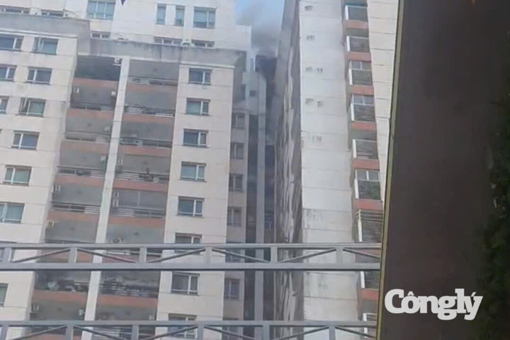 Cháy căn hộ tầng 25 chung cư ở TP. HCM