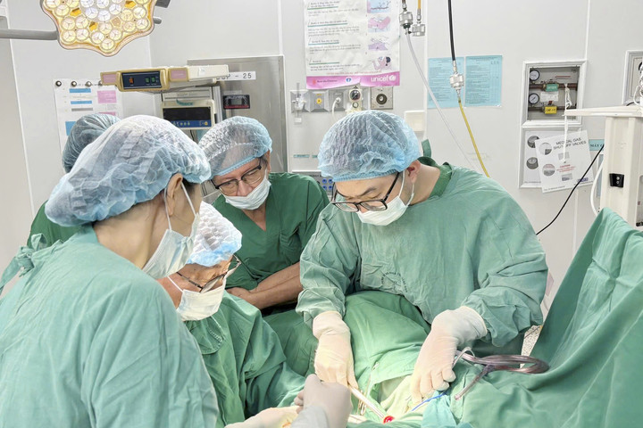 Người phụ nữ 64 tuổi tìm lại cuộc sống sau một năm chịu đựng sa sinh dục