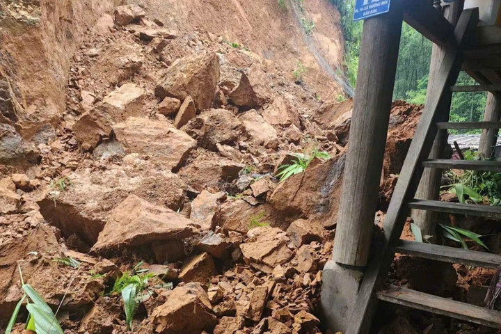 Thanh Hóa: Sạt lở đất đá nghiêm trọng tại xã Mường Mìn
