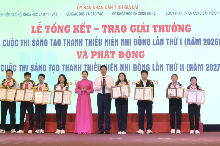 Hai học sinh ở Gia Lai dùng AI truyền tín hiệu đến chính quyền khi sạt lở sắp xảy ra