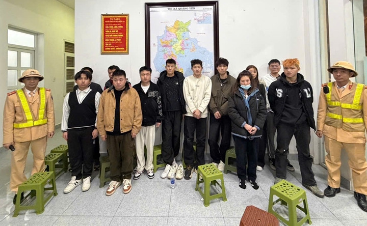 Ham tiền công cao, tài xế chở 12 người nhập cảnh trái phép