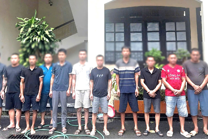 Bắt giữ 13 lái xe tham gia chơi xóc đĩa