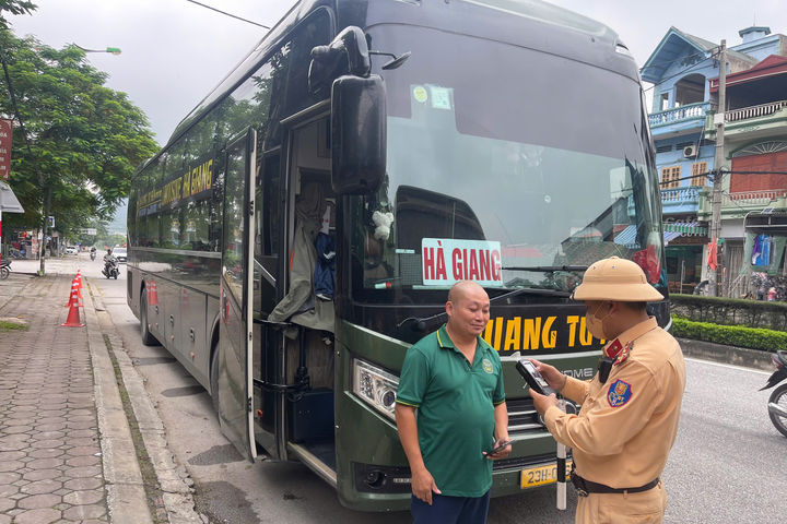 Quảng Ninh tổng kiểm soát phương tiện kinh doanh vận tải