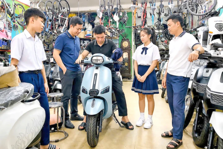 Trước khi giao xe cho con, cha mẹ cần kiểm tra điều gì?