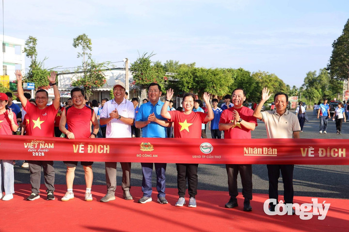 Cần Thơ: Sôi nổi hưởng ứng chương trình “Cùng Việt Nam tiến bước”