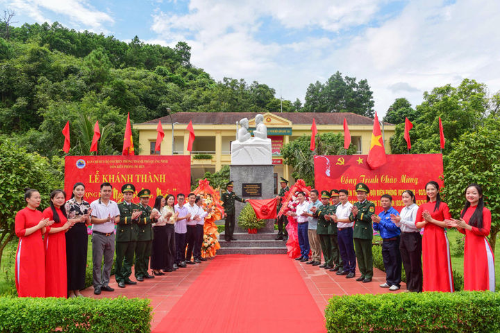 Khánh thành Tượng đài “Bác Hồ với chiến sĩ Biên phòng” tại Pò Hèn