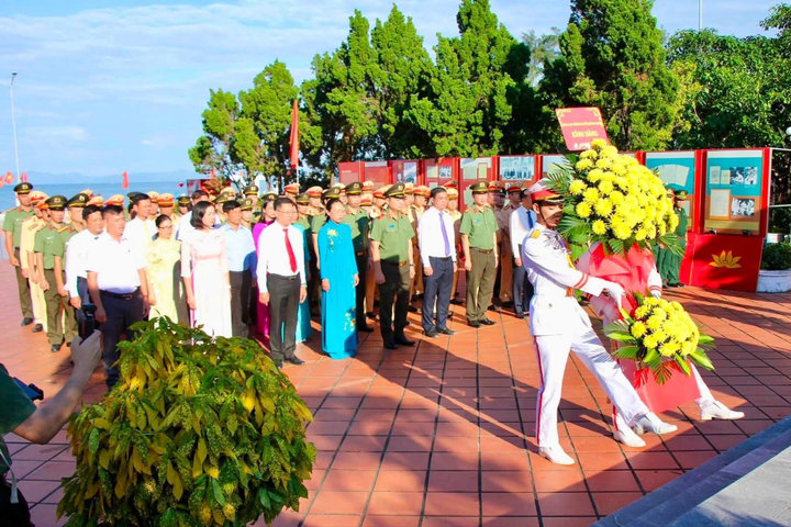 Thiêng liêng Lễ Thượng cờ trên đảo tiền tiêu Cô Tô ngày Quốc khánh