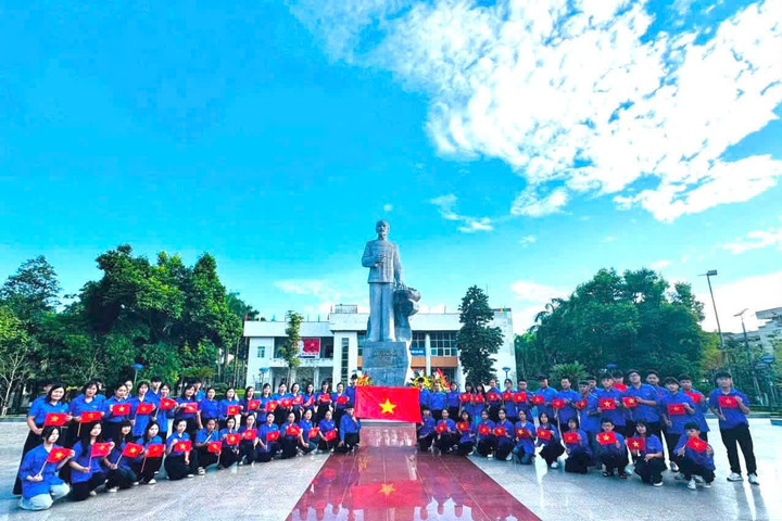 Hành trình từ Pác Bó - Tân Trào và Ba Đình lịch sử