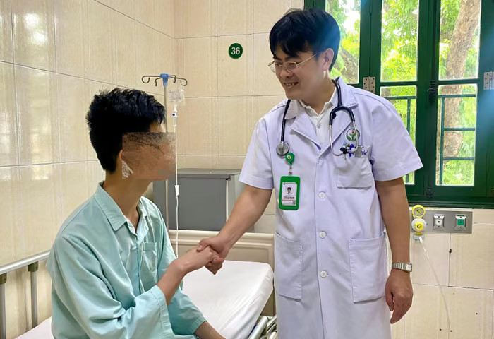 Từ Đức về Việt Nam, mẹ đưa con 16 tuổi phẫu thuật lõm ngực bẩm sinh
