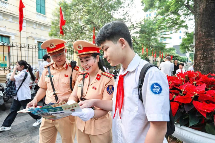 Hà Nội tăng kiểm soát giao thông học sinh trước năm học mới