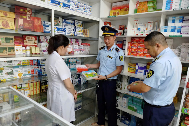 Kiểm tra đột xuất các quầy thuốc phát hiện nhiều vi phạm