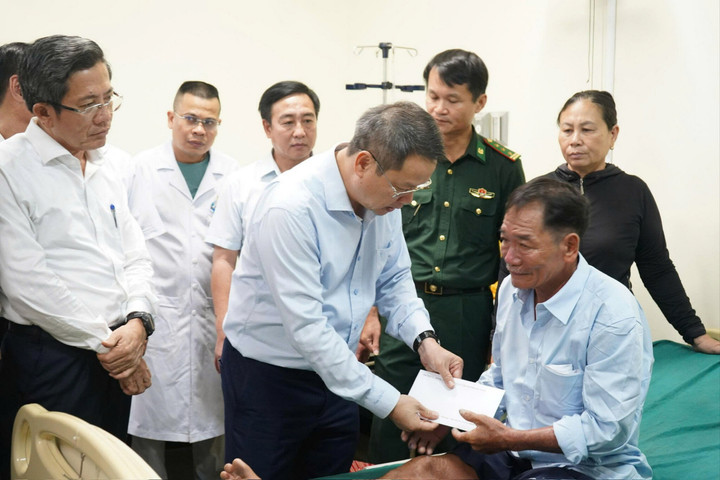 3 ngư dân được cứu sau vụ chìm tàu tiếp tục điều trị tại bệnh viện