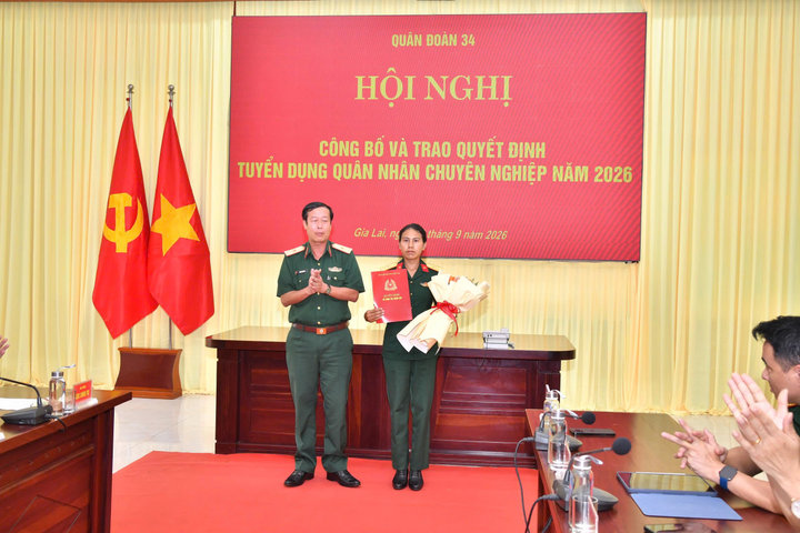 Vợ của chiến sĩ tử vong khi cứu 2 người được tuyển dụng làm quân nhân chuyên nghiệp