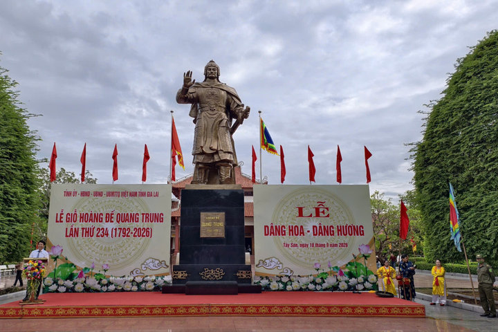 Linh thiêng lễ giỗ Hoàng đế Quang Trung - Nguyễn Huệ lần thứ 234