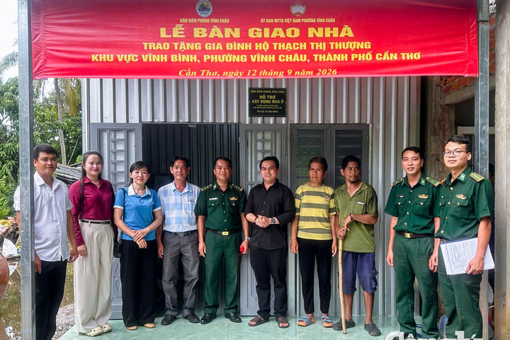 Những người lính Biên phòng chung tay dựng mái ấm cho dân