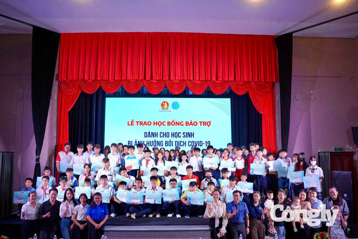 TP.HCM trao học bổng cho 167 học sinh bị ảnh hưởng bởi Covid-19