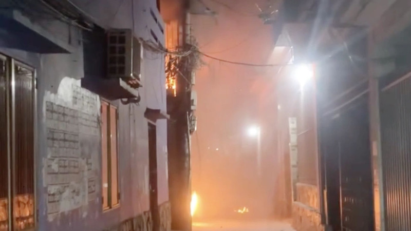 TP. Hồ Chí Minh: Cháy nhà trong hẻm khiến bé trai 8 tuổi tử vong