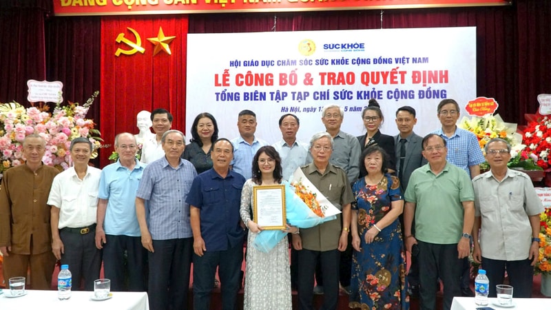 Công bố quyết định Tổng Biên tập Tạp chí Sức khỏe Cộng đồng