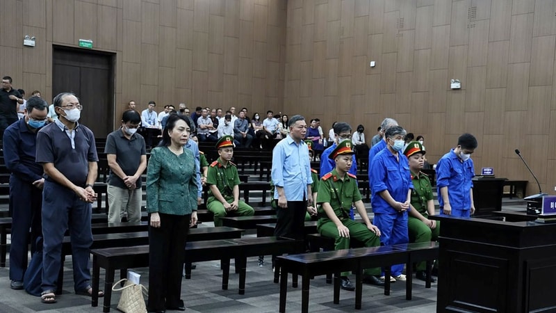 Bị cáo Nguyễn Thị Kim Tiến lĩnh 6 năm tù, bồi thường 108 tỷ đồng