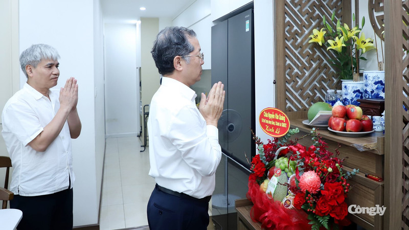 Chánh án Nguyễn Văn Quảng thăm hỏi thân nhân liệt sĩ ngành Tòa án