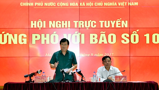 Bão số 10: Đặt giới hạn đỏ đưa người, phương tiện vào bờ