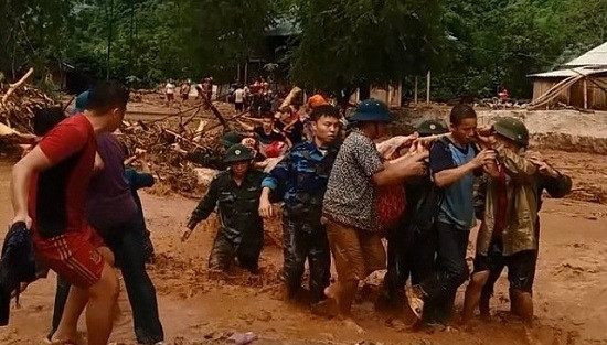 Mưa lũ diễn biến phức tạp: 14 người chết, 4 người mất tích